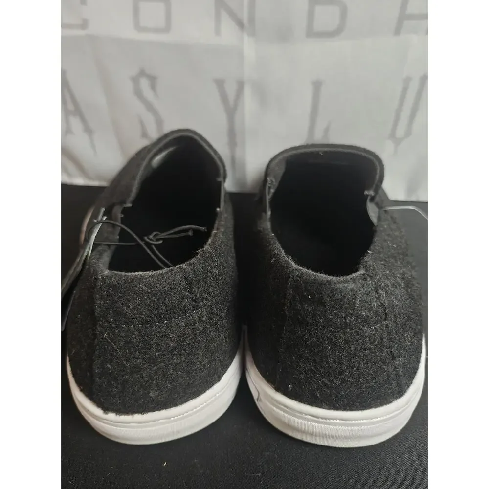 NWT Cuater Men's 9 Phenom Slip On Black / Gray 4MU190- Travis Mathew Blemishes